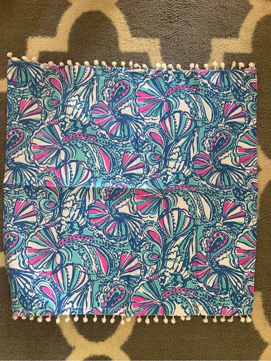 Lilly Pulitzer for Target Other - Lilly Pulitzer for Target Pink Tag Pom-Trim Shell Print Towel